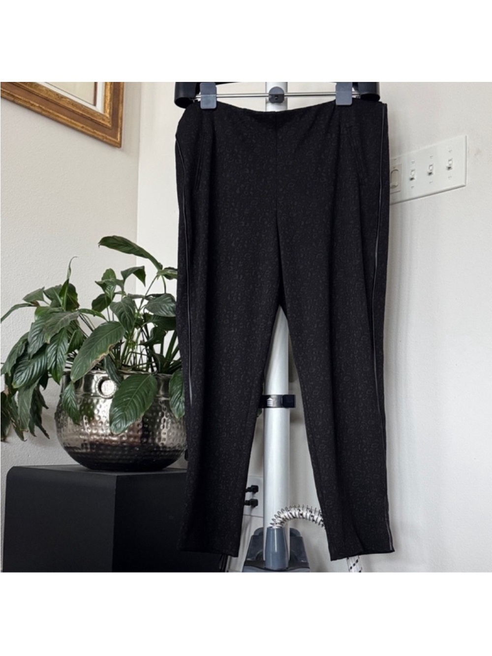 Chico’s Black Leopard Pull on Pants Sz 3.5/18 Faux Leather side trim stretchy
